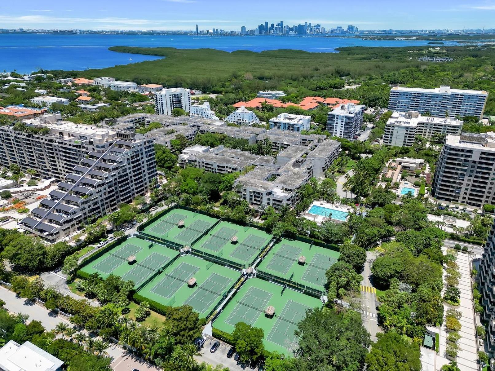 Apartment 3 Bed Botanica Key Biscayne *