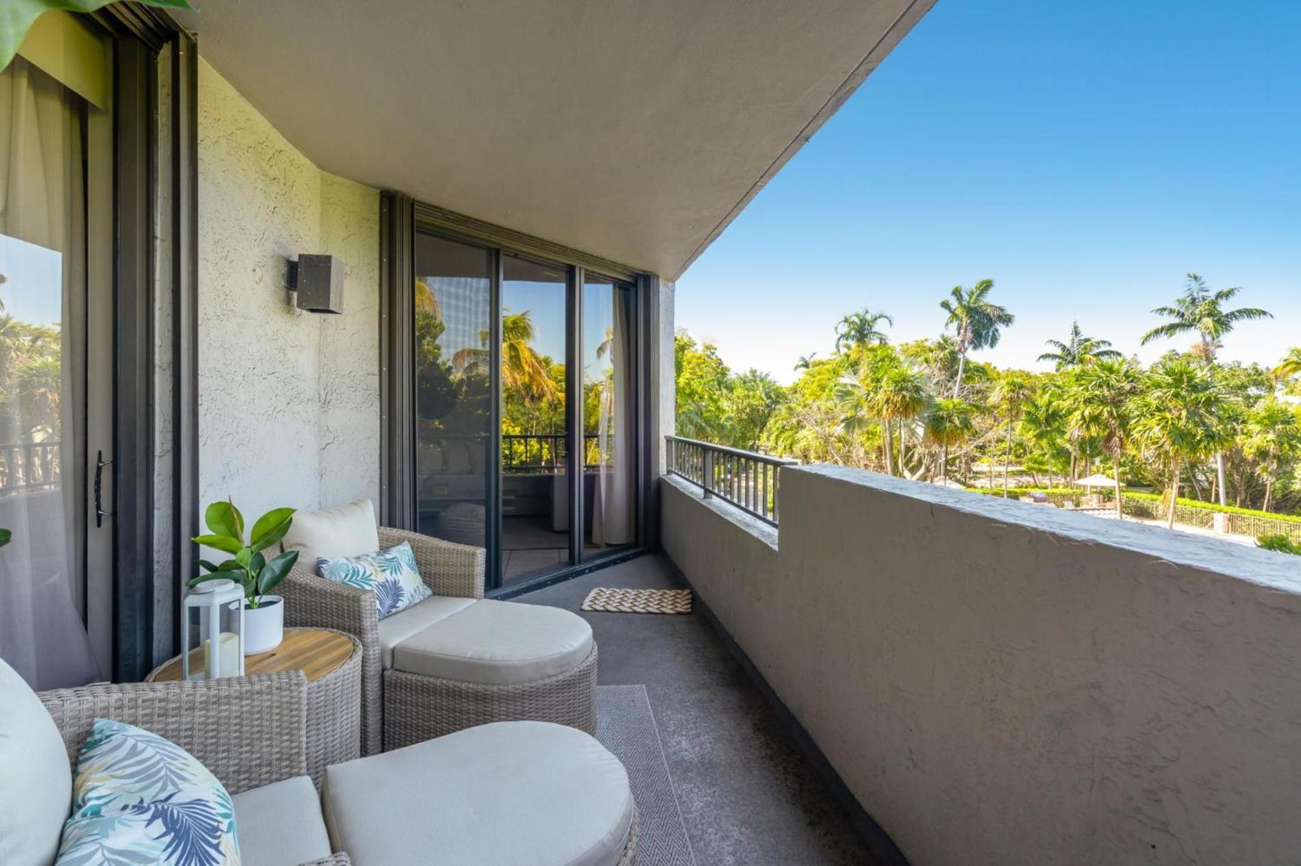 3 Bed Botanica Key Biscayne Apartment