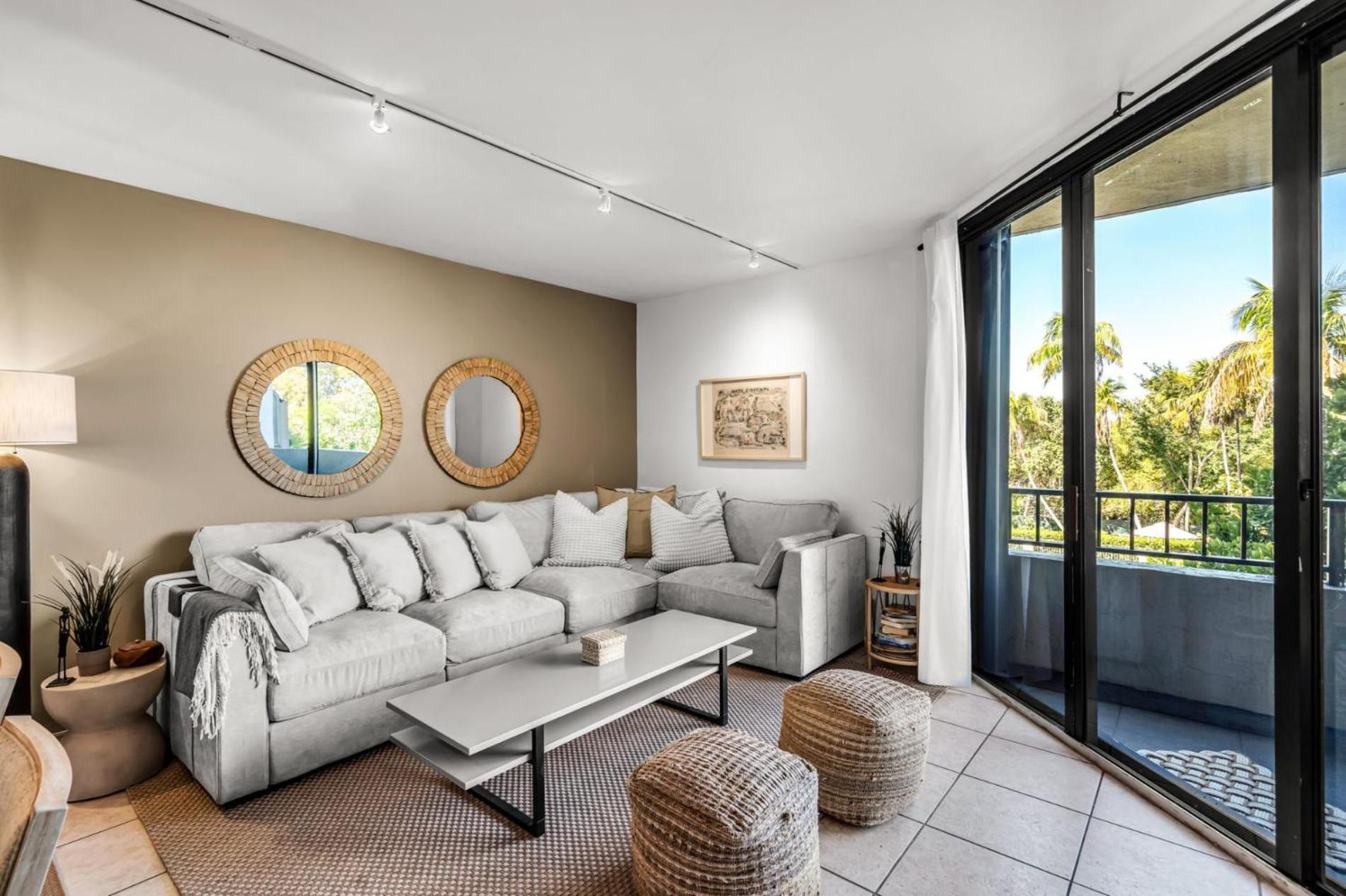 3 Bed Botanica Key Biscayne Apartment *