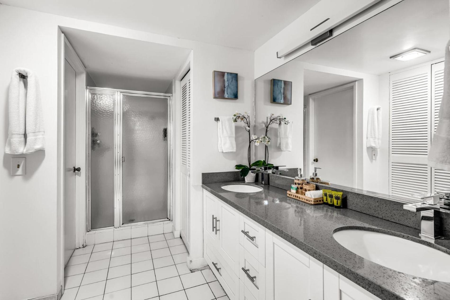 Apartment 3 Bed Botanica Key Biscayne *