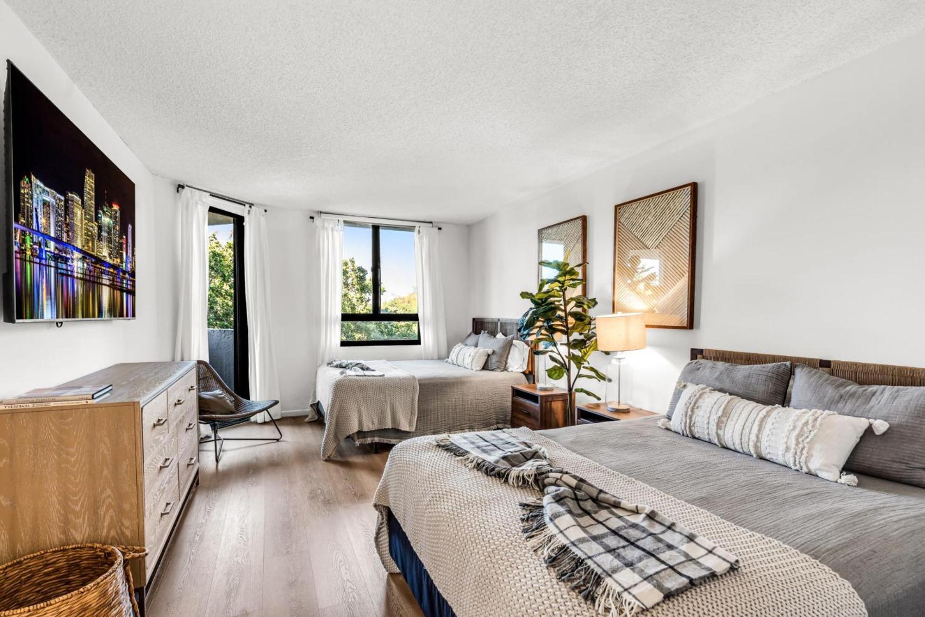 Apartment 3 Bed Botanica Key Biscayne Miami
