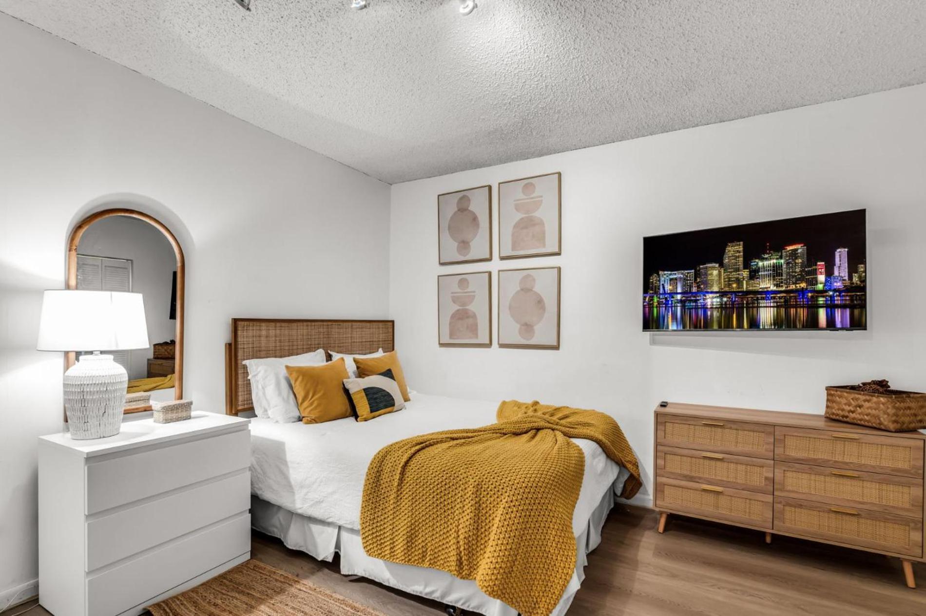 3 Bed Botanica Key Biscayne *